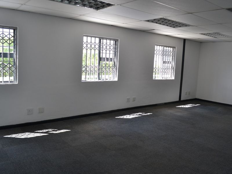 MNI UNIT IN CAPITAL HILL PARK, 328 SQM, IN SOUGHT AFTER, SECURE, AND POPULAR PARK. - Photo 2