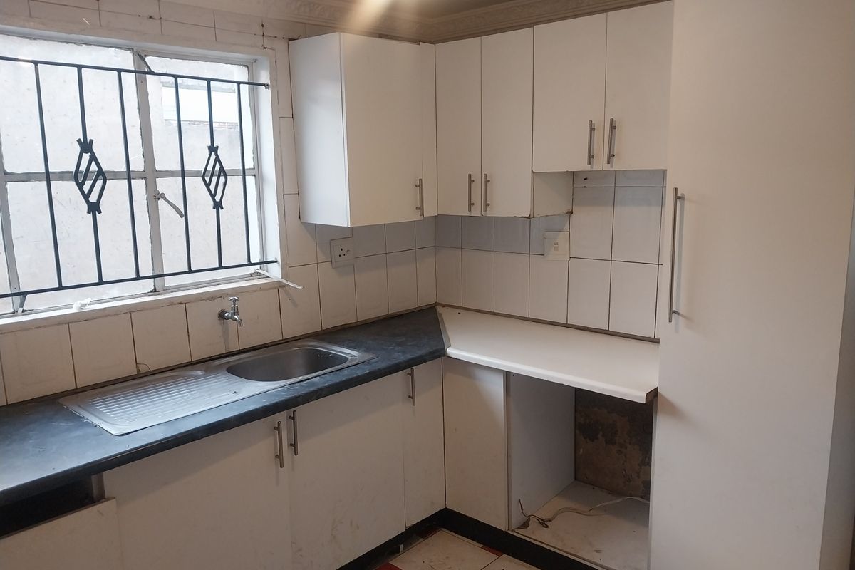 2 Bedroom House To Rent in Emdeni, Soweto - Photo 3