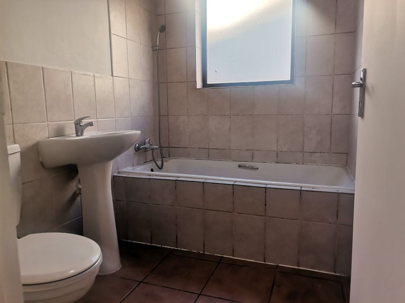 2 Bedroom Townhouse for sale in Bardale Village, Kuilsriver - Photo 6