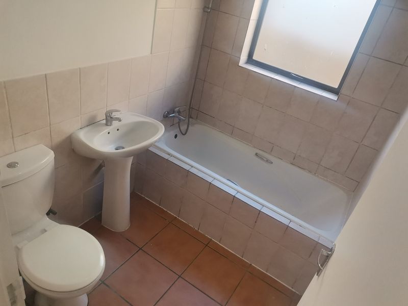 2 Bedroom Townhouse for sale in Bardale Village, Kuilsriver - Photo 5