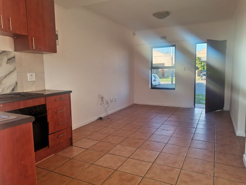 2 Bedroom Townhouse for sale in Bardale Village, Kuilsriver - Photo 4