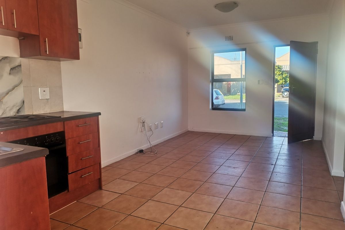 2 Bedroom Townhouse for sale in Bardale Village, Kuilsriver - Photo 4