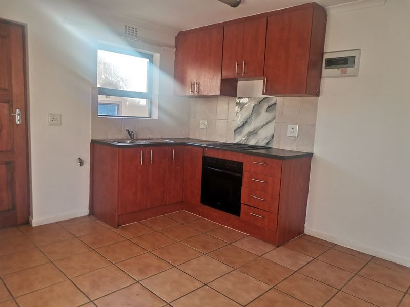 2 Bedroom Townhouse for sale in Bardale Village, Kuilsriver - Photo 3