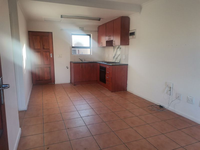 2 Bedroom Townhouse for sale in Bardale Village, Kuilsriver - Photo 2