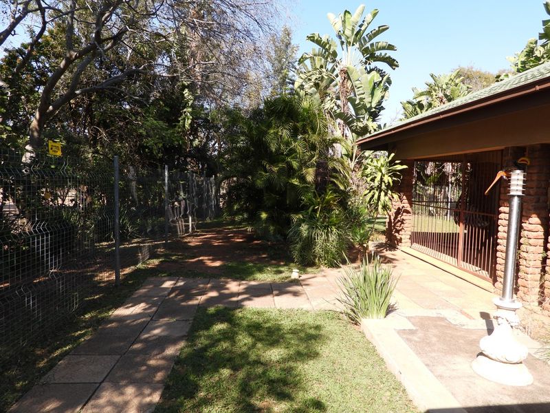 House with flatlet for sale in quiet area - Photo 2