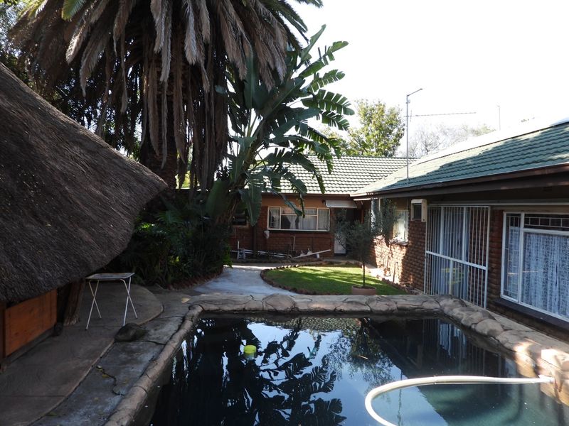 House with flatlet for sale in quiet area - Photo 5