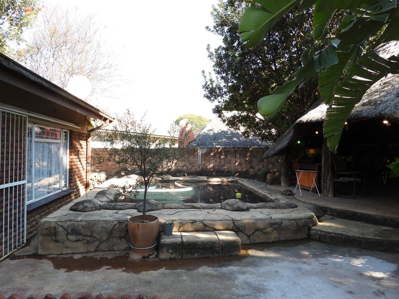 House with flatlet for sale in quiet area - Photo 4