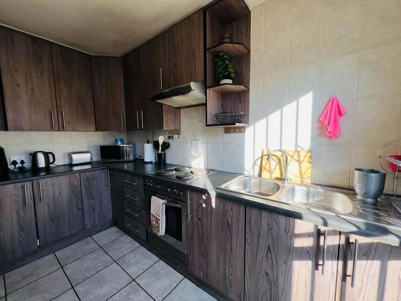 Townhouse For Sale in Sasolburg Central, Sasolburg - Photo 1