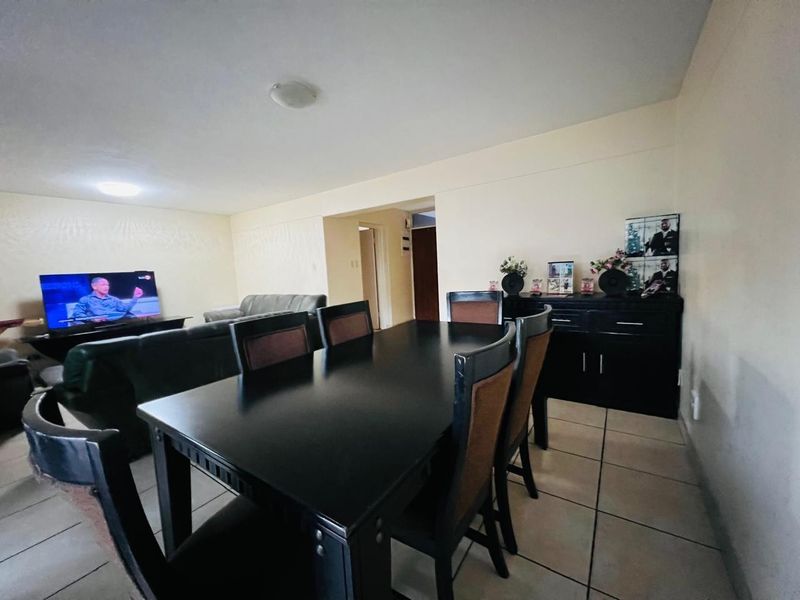 Townhouse For Sale in Sasolburg Central, Sasolburg - Photo 7