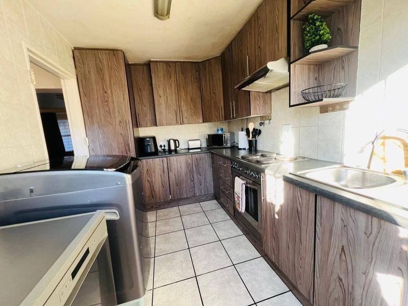 Townhouse For Sale in Sasolburg Central, Sasolburg - Photo 3