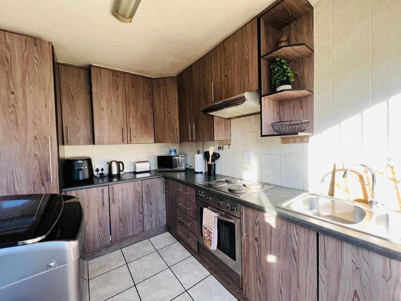 Townhouse For Sale in Sasolburg Central, Sasolburg - Photo 4