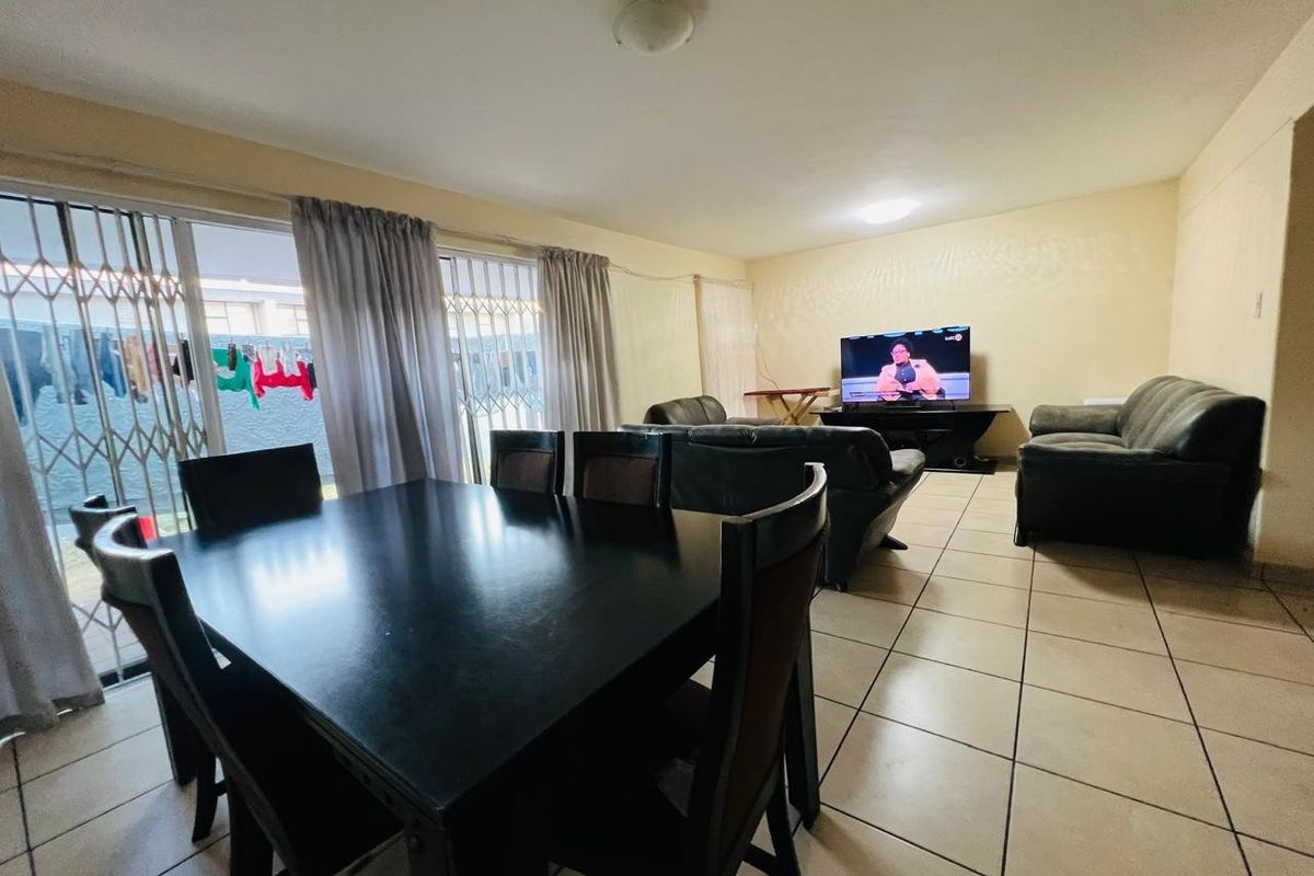 Townhouse For Sale in Sasolburg Central, Sasolburg - Photo 5