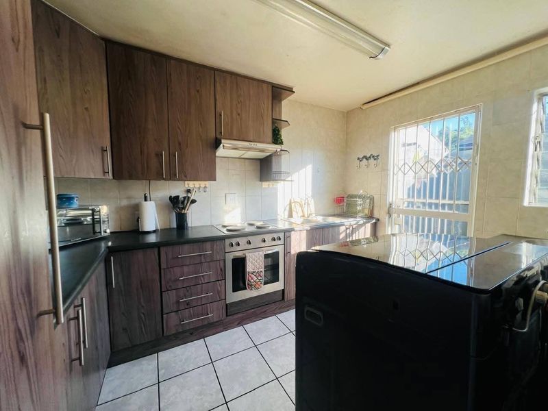 Townhouse For Sale in Sasolburg Central, Sasolburg - Photo 2