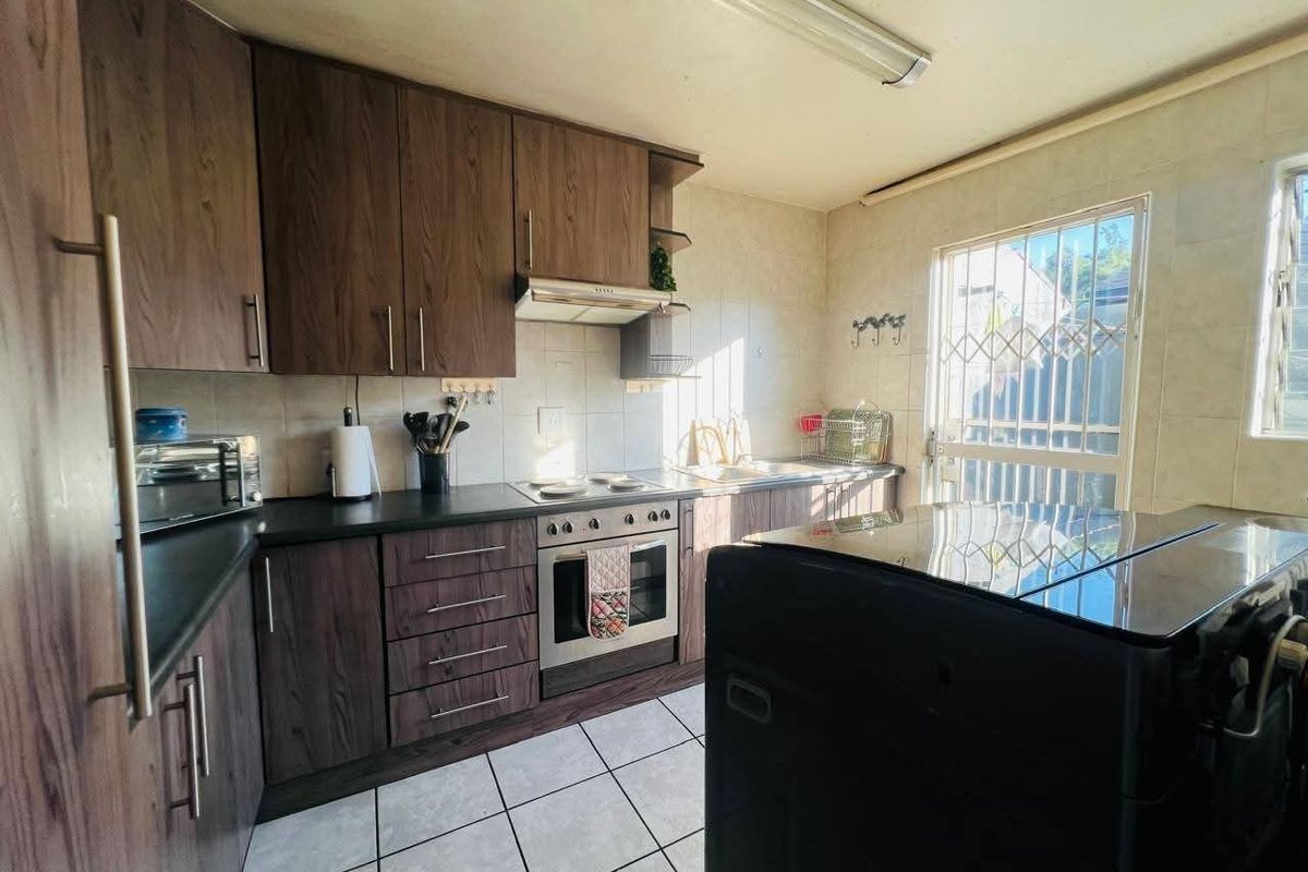 Townhouse For Sale in Sasolburg Central, Sasolburg - Photo 2