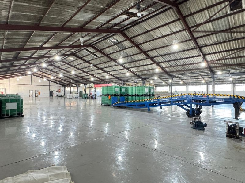 TO LET in Epping  1,250sqm Warehouse/ Offices 800 Amps Three-Phase Power - Photo 1