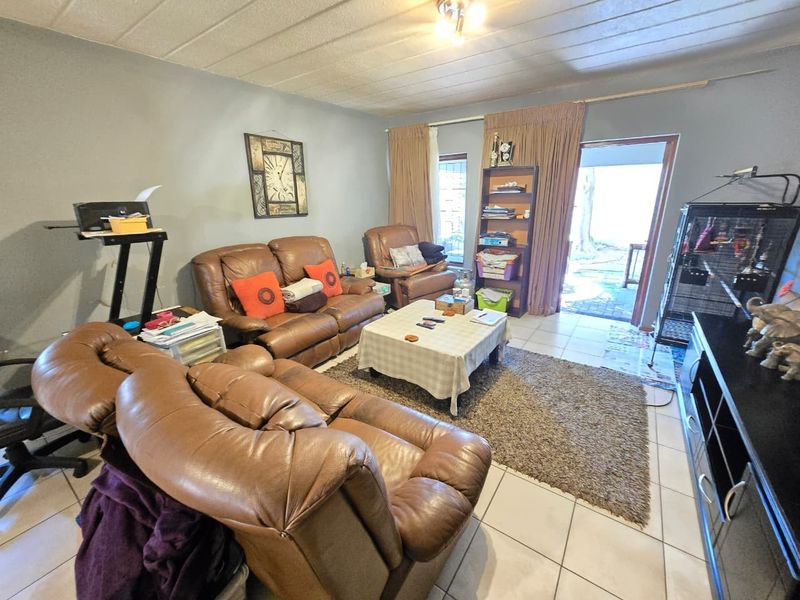 2 bed groundfloor Apartment For Sale in Jukskei Park, Randburg - Photo 3