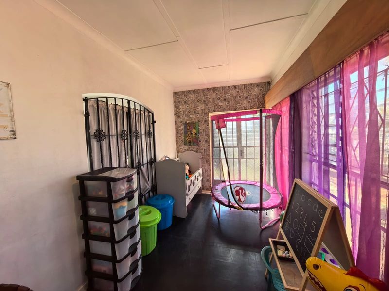 Where Character Meets Convenience: Your Dream Family Home in Herlear, Kimberley - Photo 7