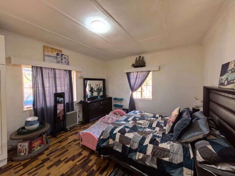 Where Character Meets Convenience: Your Dream Family Home in Herlear, Kimberley - Photo 10