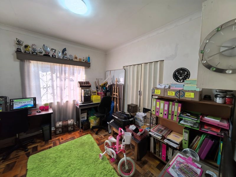 Where Character Meets Convenience: Your Dream Family Home in Herlear, Kimberley - Photo 6
