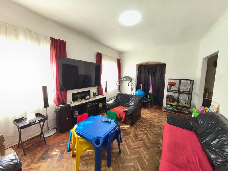 Where Character Meets Convenience: Your Dream Family Home in Herlear, Kimberley - Photo 4