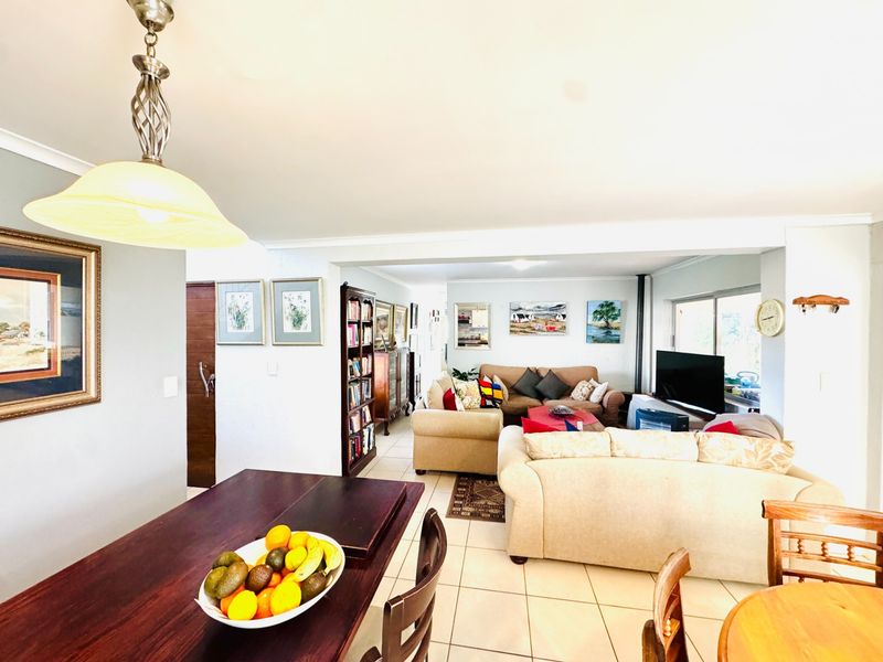 Sunny Family Home For Sale in Country Club, Langebaan - Photo 10