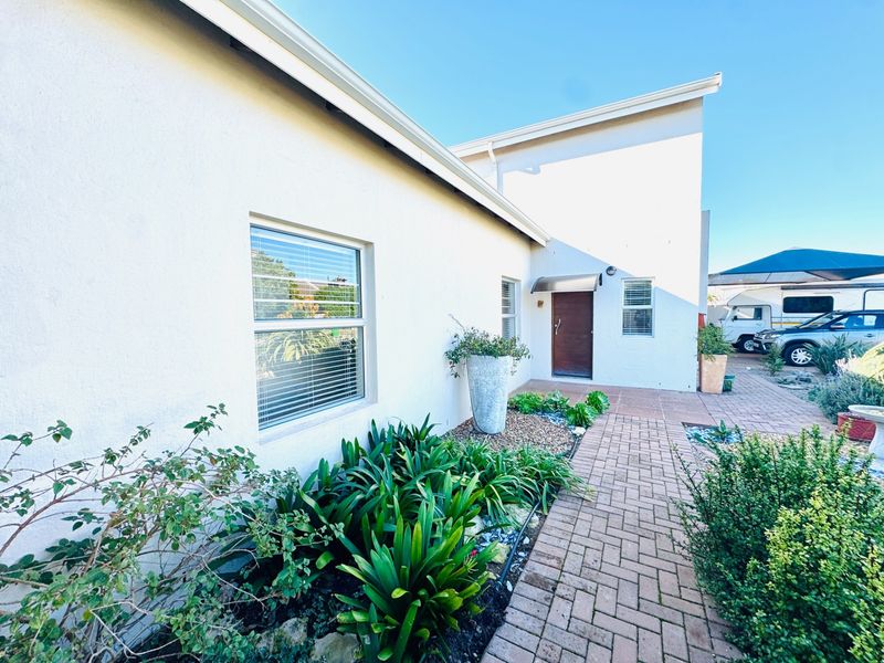 Sunny Family Home For Sale in Country Club, Langebaan - Photo 2