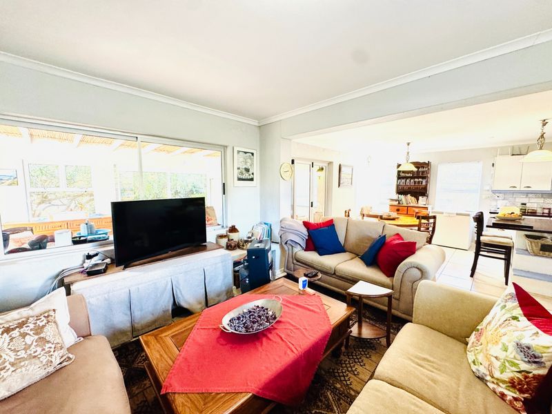 Sunny Family Home For Sale in Country Club, Langebaan - Photo 4