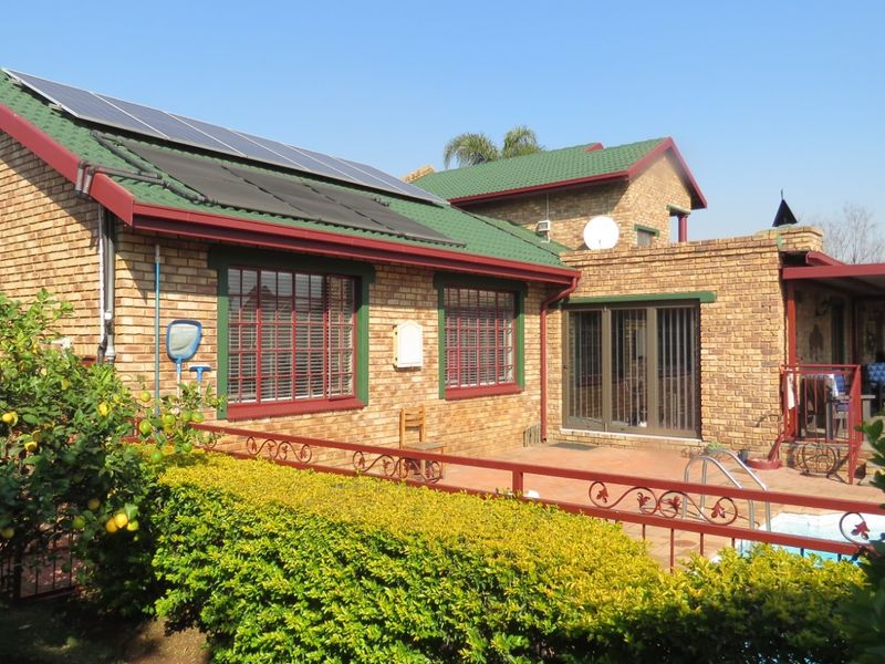NEWLY LISTED BREATHTAKING 4 BEDROOM DUET IN WIERDA GLEN ESTATE - Photo 1