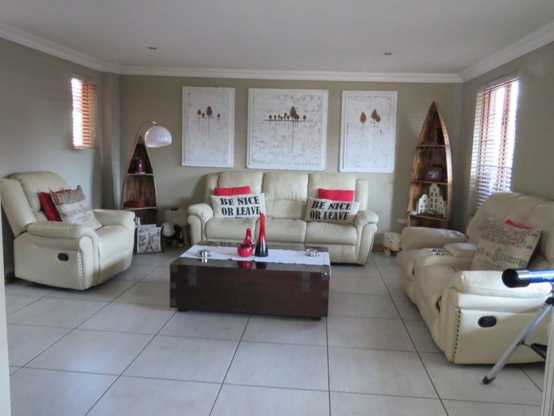 NEWLY LISTED BREATHTAKING 4 BEDROOM DUET IN WIERDA GLEN ESTATE - Photo 3