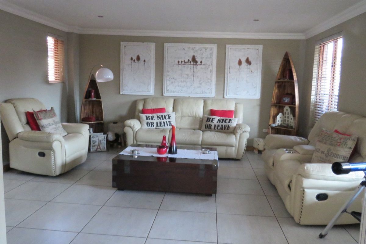 NEWLY LISTED BREATHTAKING 4 BEDROOM DUET IN WIERDA GLEN ESTATE - Photo 3