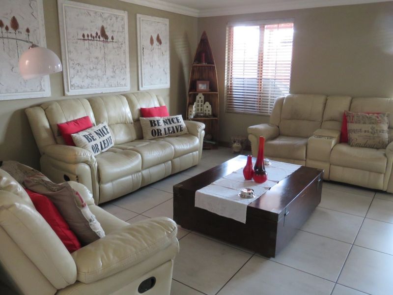 NEWLY LISTED BREATHTAKING 4 BEDROOM DUET IN WIERDA GLEN ESTATE - Photo 5