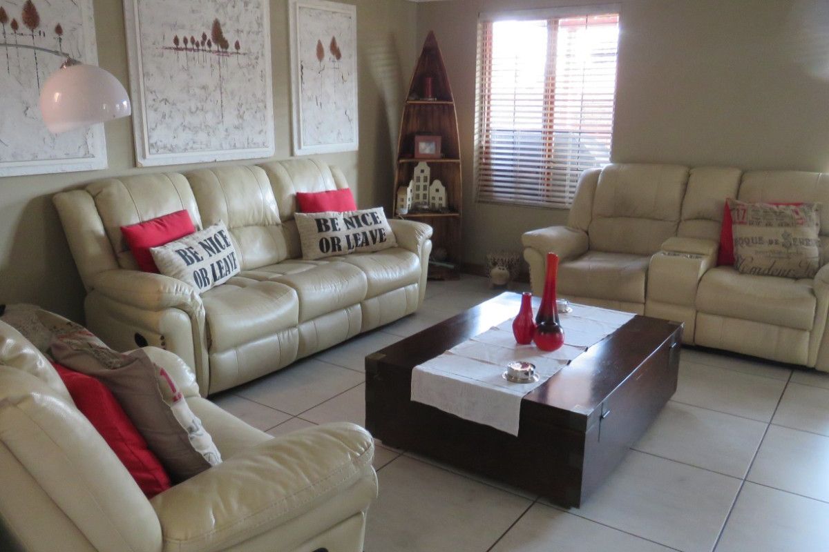 NEWLY LISTED BREATHTAKING 4 BEDROOM DUET IN WIERDA GLEN ESTATE - Photo 5