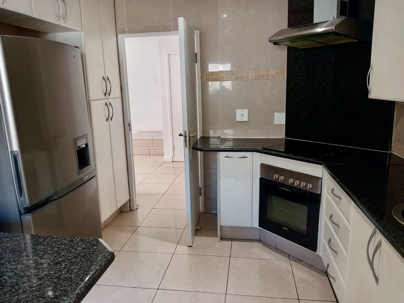 Spacious 4-Bedroom Duplex in Sandown Villas - Photo 2