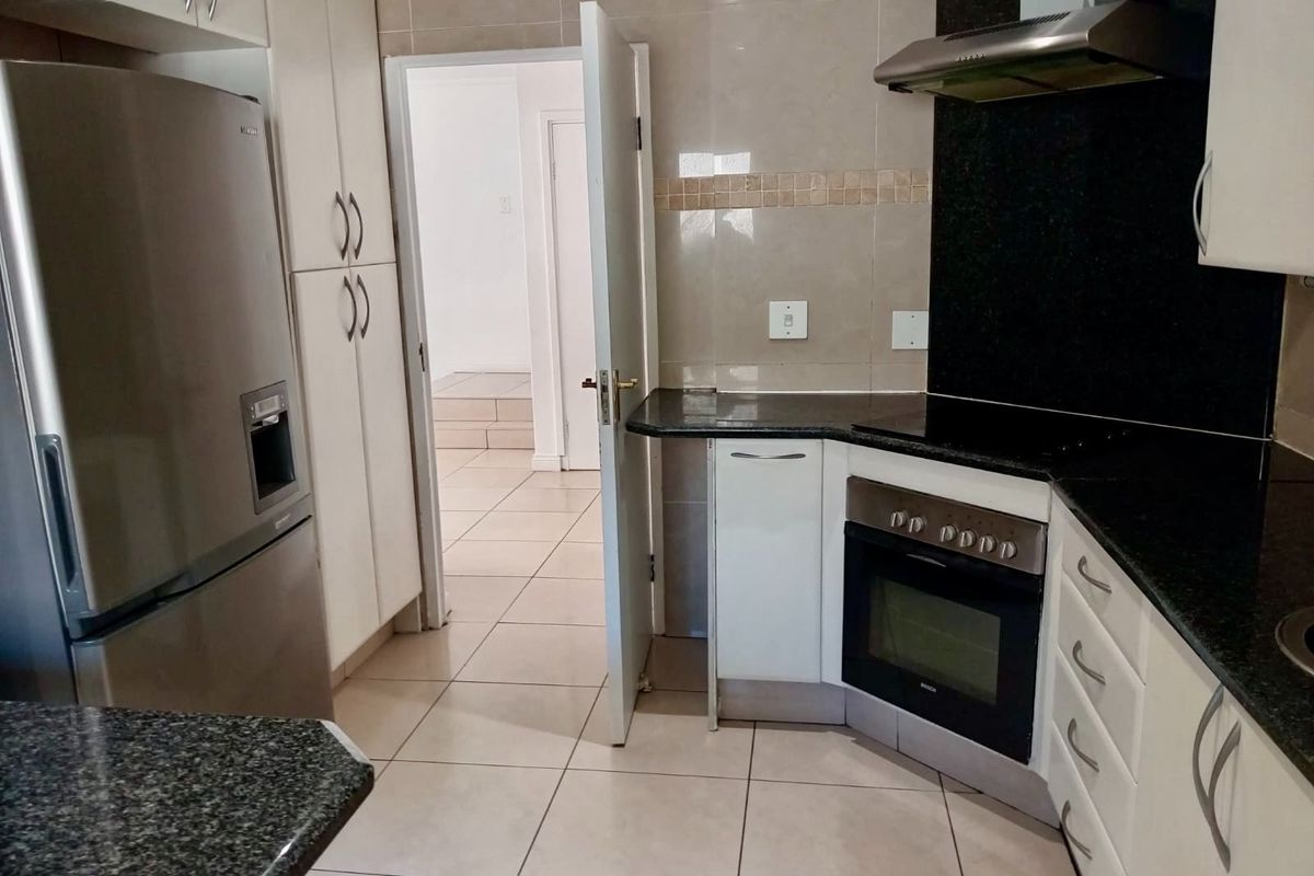 Spacious 4-Bedroom Duplex in Sandown Villas - Photo 2