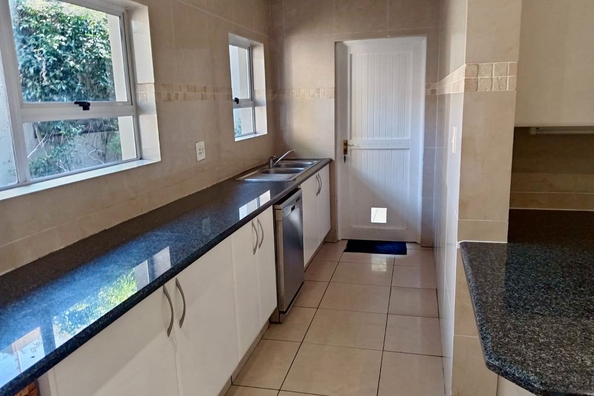 Spacious 4-Bedroom Duplex in Sandown Villas - Photo 3
