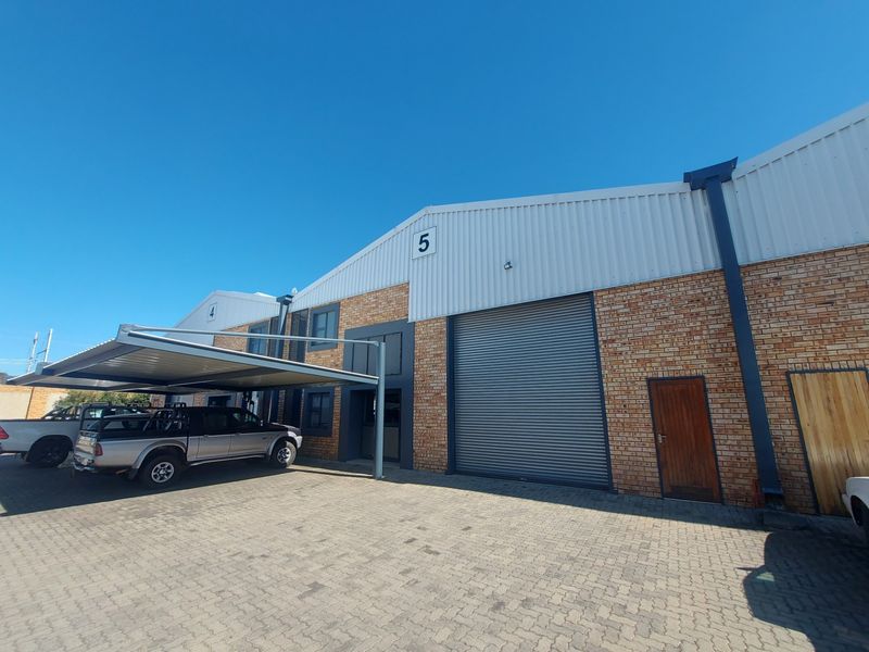 Warehouse To Rent in Roodepoort, Johannesburg - Photo 1