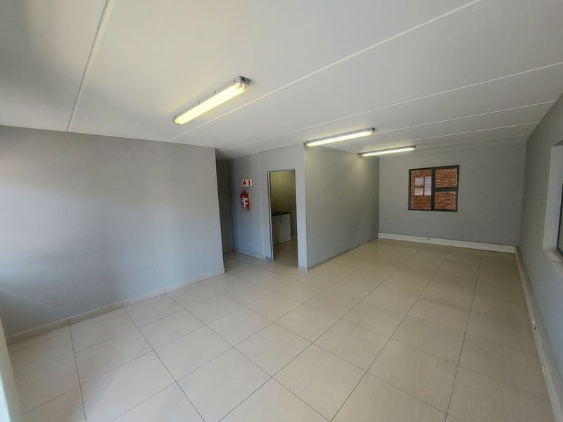 Warehouse To Rent in Roodepoort, Johannesburg - Photo 6