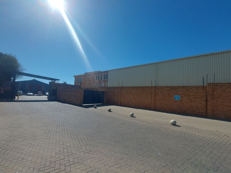 Warehouse To Rent in Roodepoort, Johannesburg - Photo 2