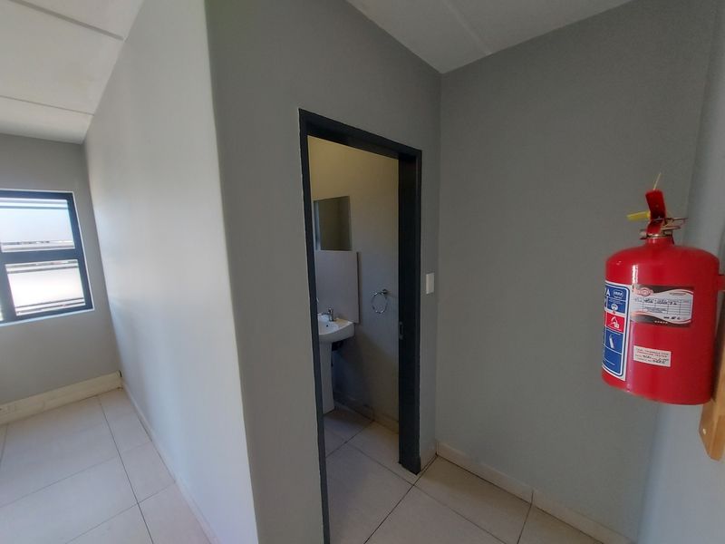 Warehouse To Rent in Roodepoort, Johannesburg - Photo 7