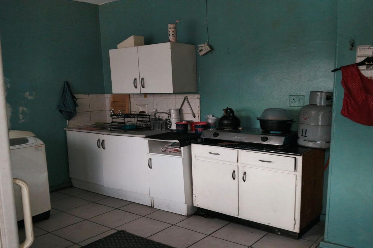 Neat and Affordable 2-Bedroom Apartment for Sale in Dalview, Brakpan - Photo 2