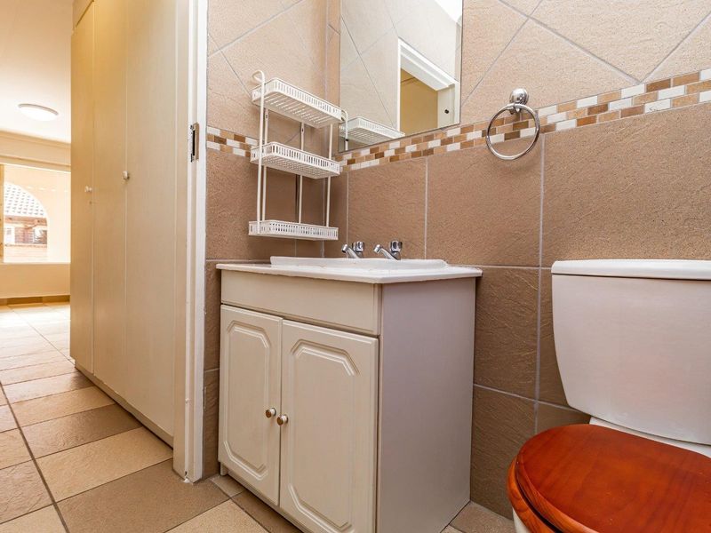 Townhouse For Sale in Allen Grove, Kempton Park - Photo 7