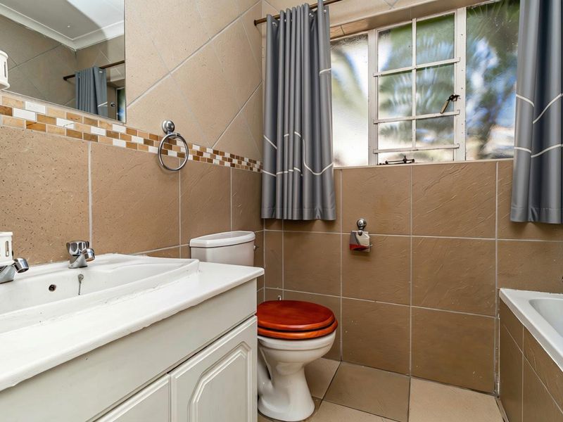 Townhouse For Sale in Allen Grove, Kempton Park - Photo 8