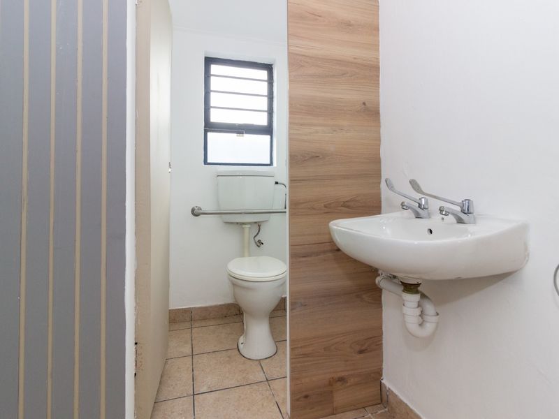 Prime Corner Retail and Office Space to Let in Walmer | 328 sqm - Photo 6