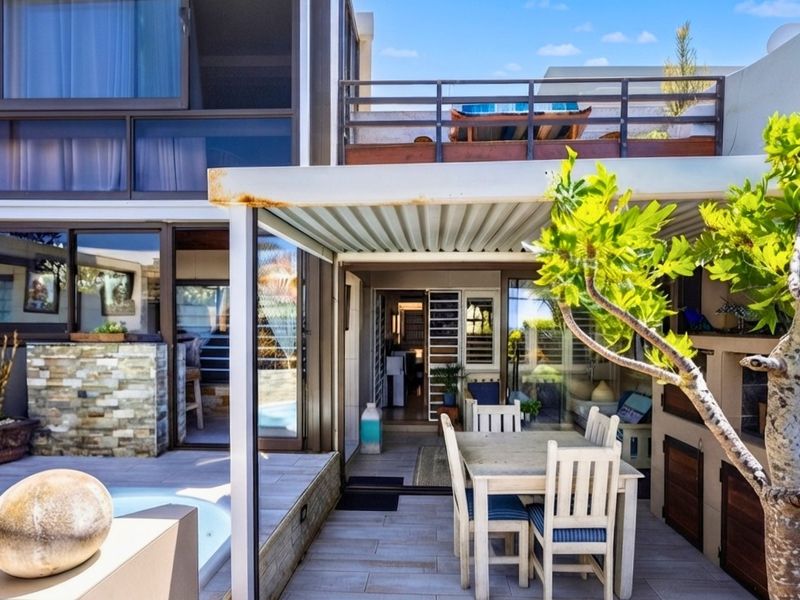 Modern townhouse in Seaspray. Gonubie - Photo 1