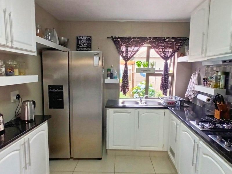 Modern townhouse in Seaspray. Gonubie - Photo 9