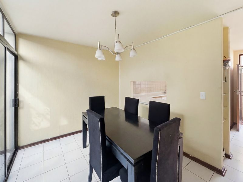 3 Bedroom Townhouse For Sale in Bulwer, Durban, KwaZulu-Natal - Photo 10