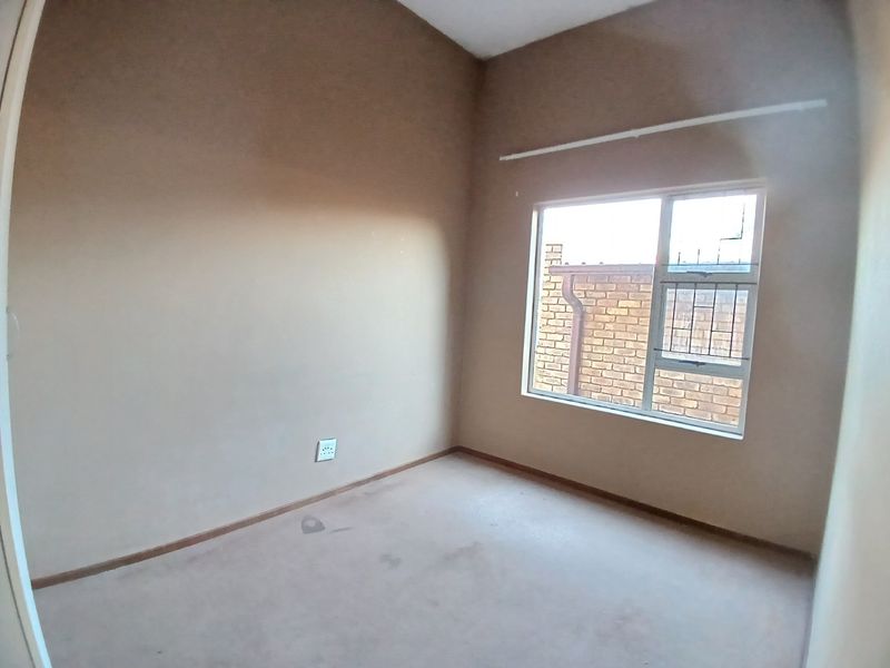 Townhouse For Sale in Birchleigh, Kempton Park - Photo 10