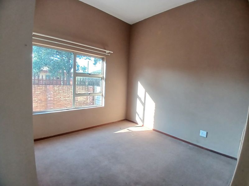 Townhouse For Sale in Birchleigh, Kempton Park - Photo 9