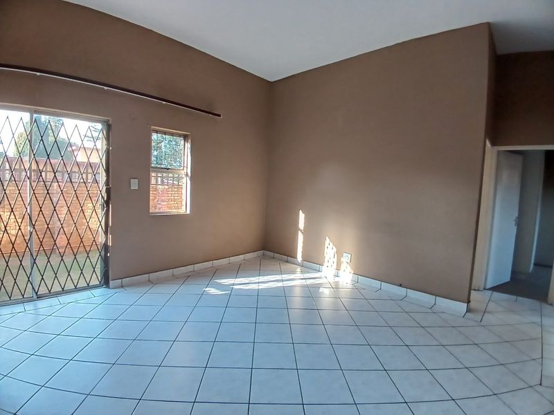 Townhouse For Sale in Birchleigh, Kempton Park - Photo 7