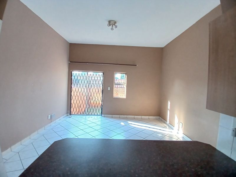 Townhouse For Sale in Birchleigh, Kempton Park - Photo 6